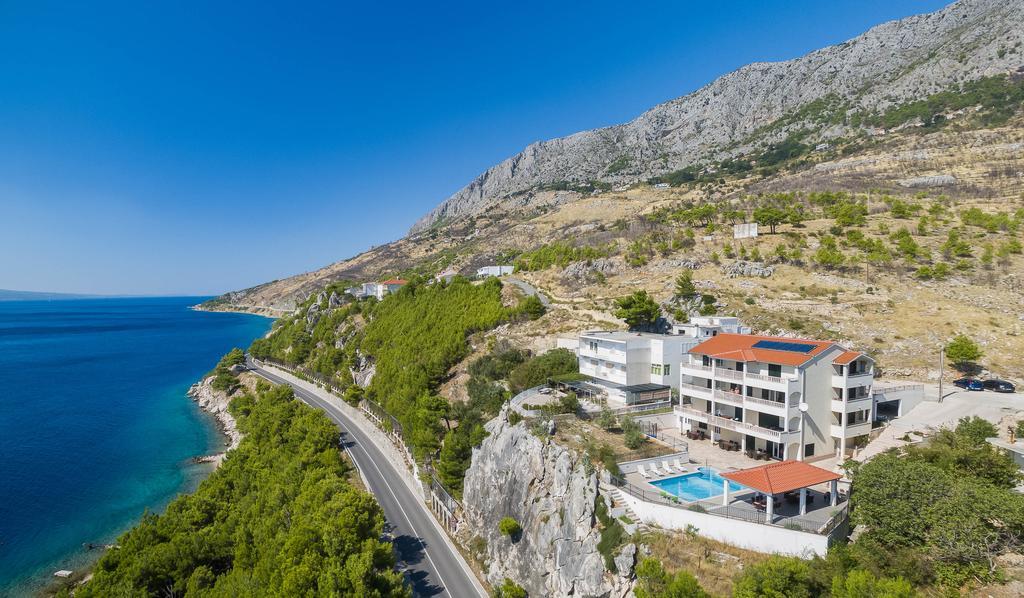 Beachfront Apartments Lara 奥米什 外观 照片