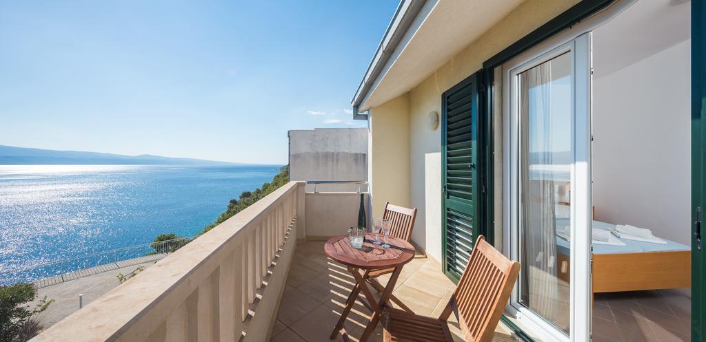 Beachfront Apartments Lara 奥米什 外观 照片