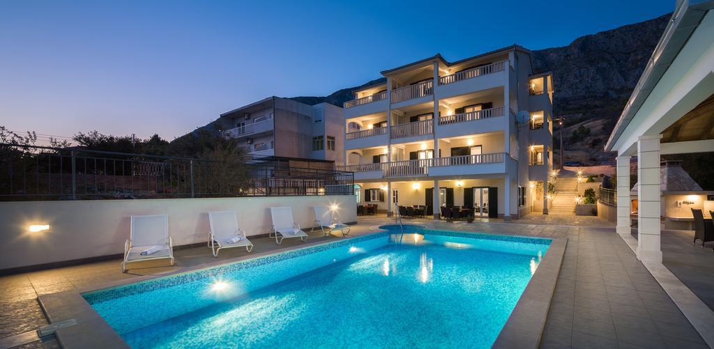 Beachfront Apartments Lara 奥米什 外观 照片