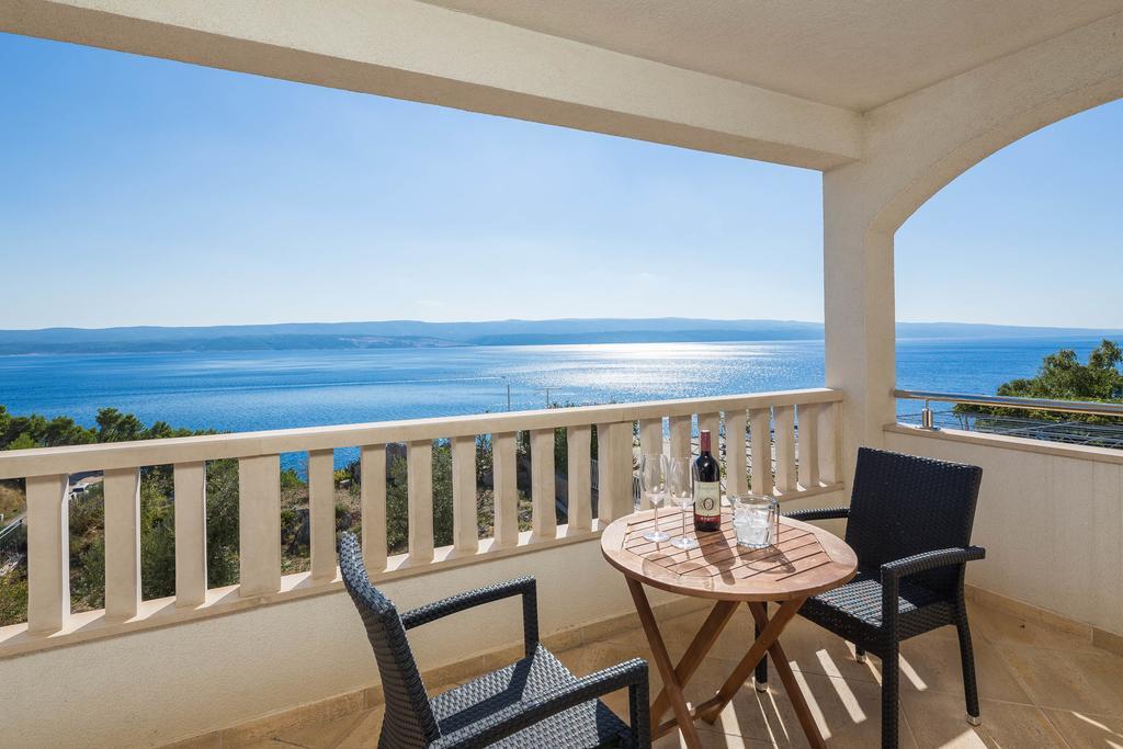 Beachfront Apartments Lara 奥米什 外观 照片