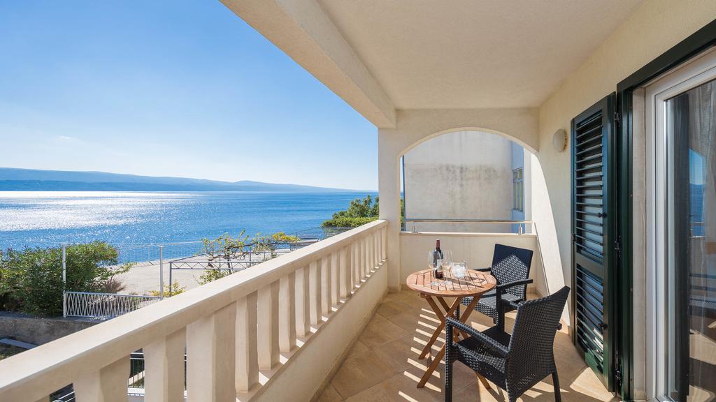 Beachfront Apartments Lara 奥米什 外观 照片