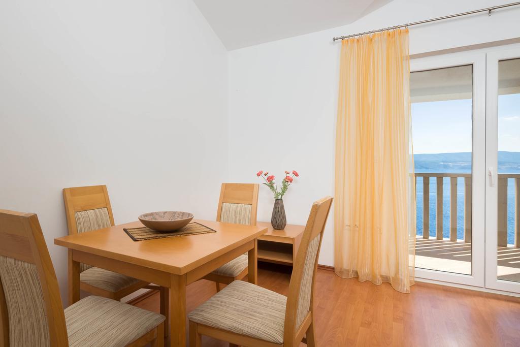 Beachfront Apartments Lara 奥米什 外观 照片