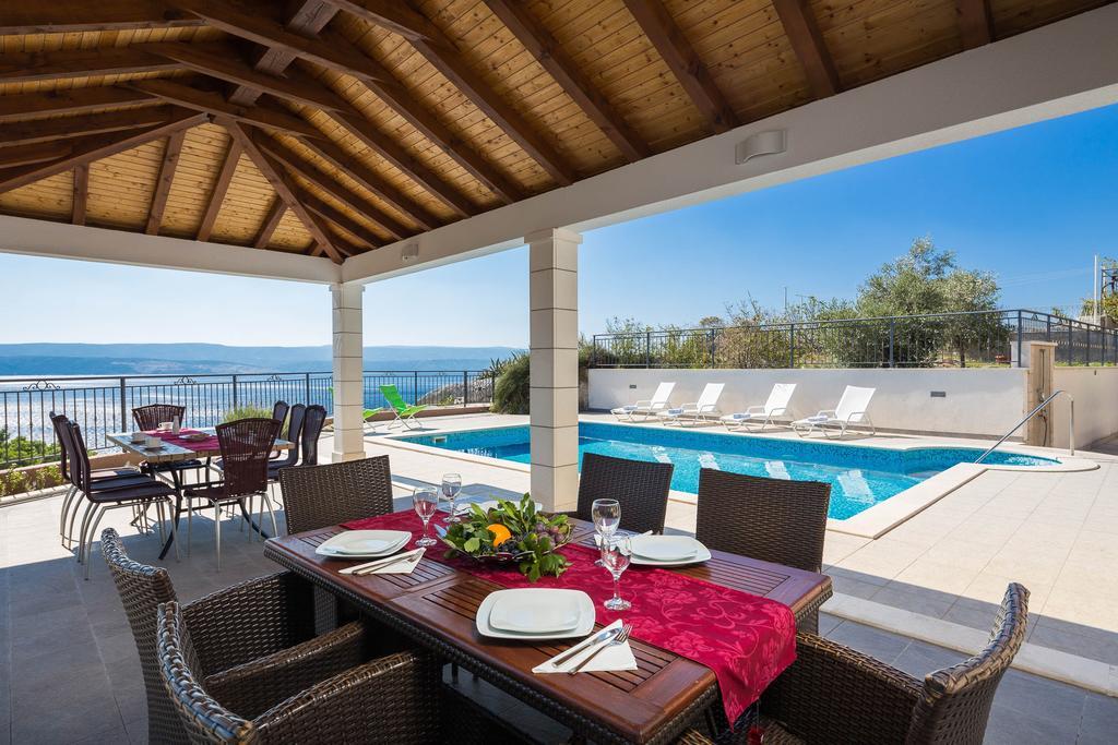 Beachfront Apartments Lara 奥米什 外观 照片