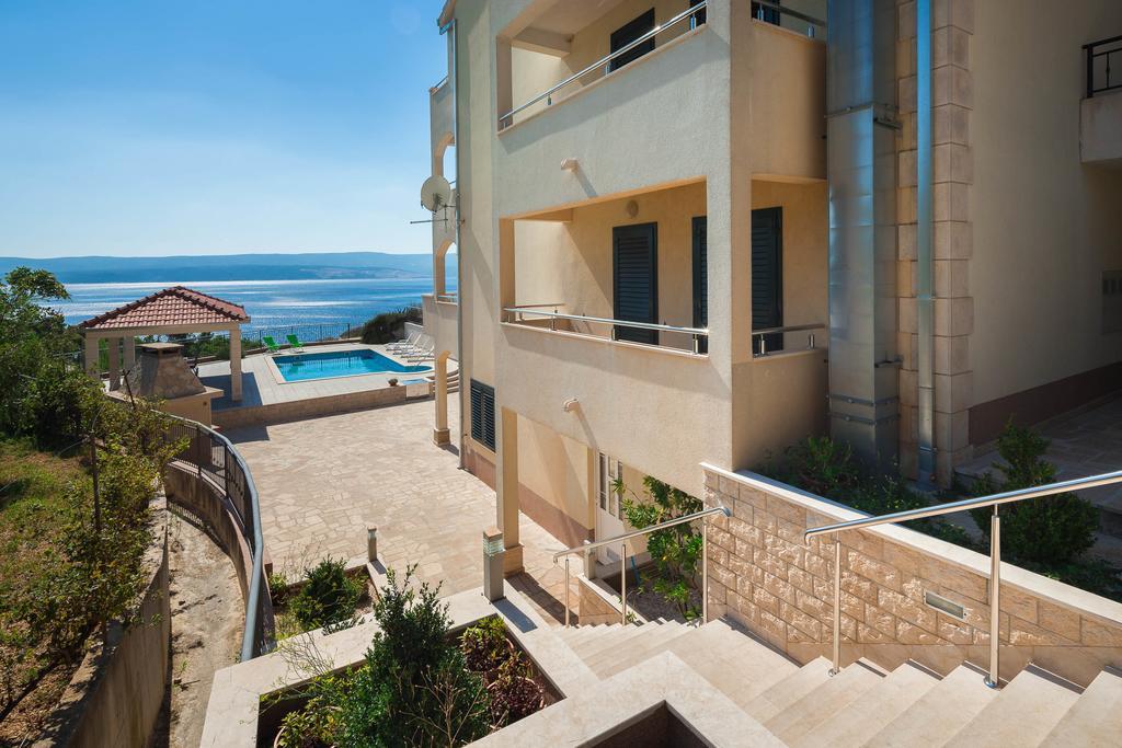 Beachfront Apartments Lara 奥米什 外观 照片